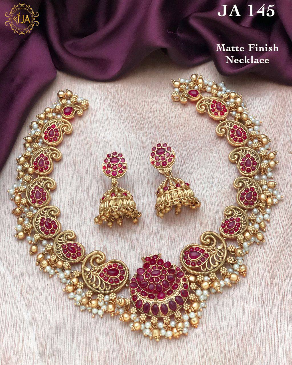 Hanging Matte Necklace For Special Look