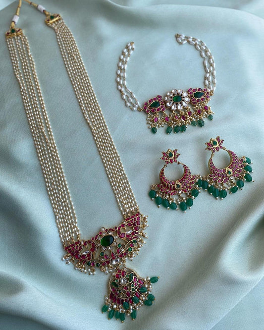 Pure Elegance Brass Chocker Set